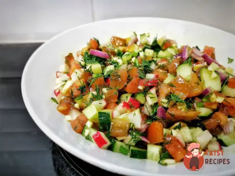 Кубанський овочевий салат із часником