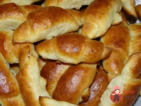 Ніжні пиріжки з капустою та яйцем.