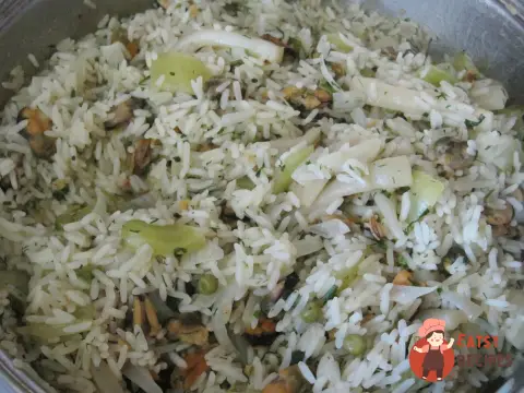 Паелья з морепродуктами та горошком