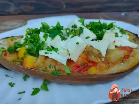 Баклажани, запечені з овочами та бринзою