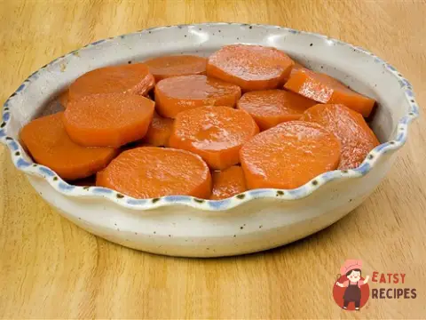 Карамелізована солодка картопля з патокою та чорним кунжутом