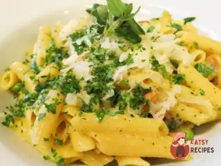 Паста пенне в сирному соусі з кукурудзою