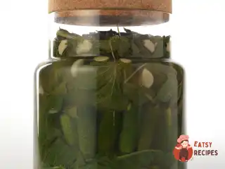 Малосольні огірки