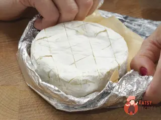 Крок 5: Запечений камамбер із сухариками