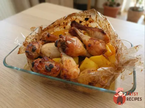 Курка з картоплею в рукаві