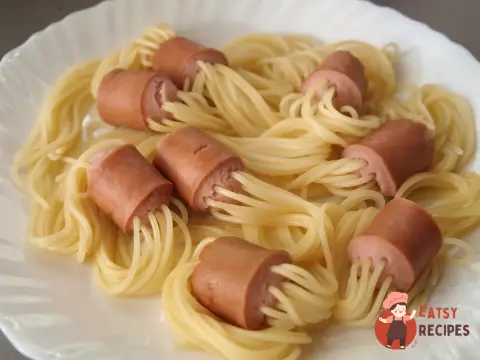 Спагетті з сосисками