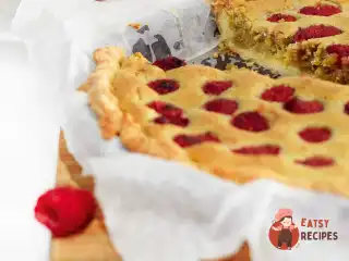 Пиріг з малиною та фісташковим франжипаном