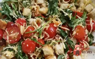 Салат З Руколою, Чері, Сухариками Та Кунжутом.