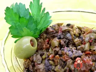 Тапенад з оливок, маслин та перців чилі