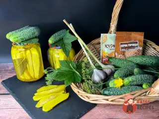 Огірки з куркумою