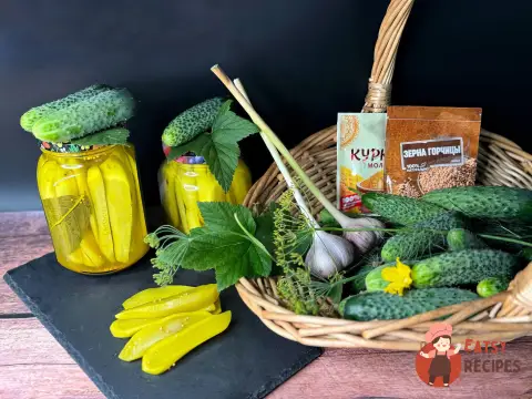Огірки з куркумою