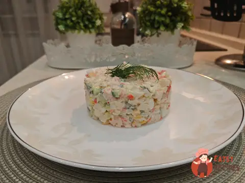 Крабовий салат з кукурудзою та яйцем