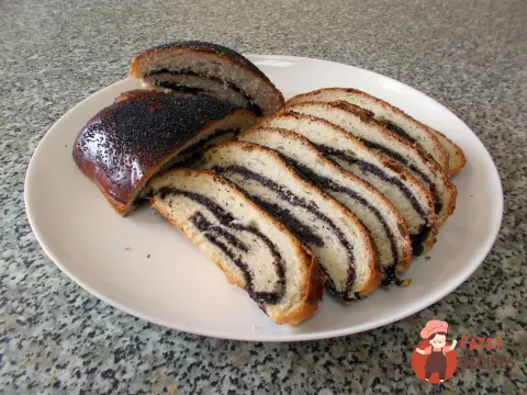 Рулет з маковою начинкою