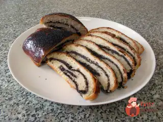 Рулет з маковою начинкою