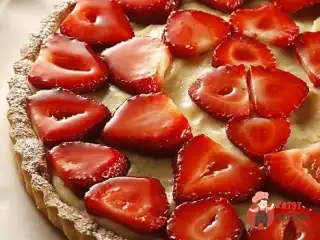 Полуничний тарт із заварним кремом