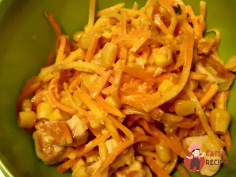 Салат з курки з корейською морквою та кукурудзою