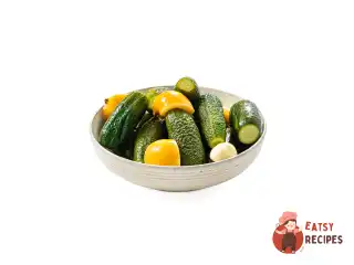 Малосольні огірки з яблуком