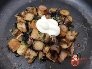 Крок 8: Печериці зі сметаною та сиром