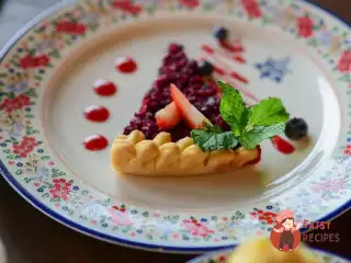 Дріжджовий пиріг з брусницею