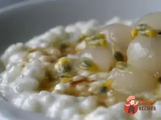 Кокосова тапіока з лічі та маракуєю
