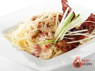 Локшина з соусом карбонату та вершками