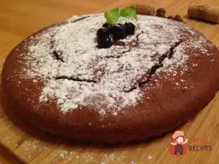 Пиріг із кукурудзяного борошна з чорною смородиною