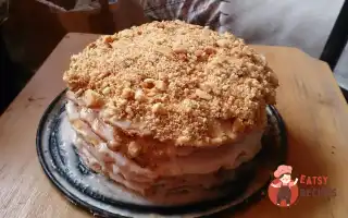 "Медовик" Зі Сметанним Кремом