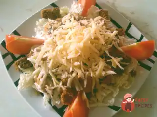 Салат "Цезар" з куркою на грилі.