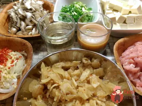 Суп кімчі тиге (Kimchi Tige)