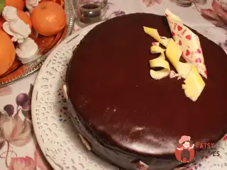 Торт "Малиново-вишневий трюфель"