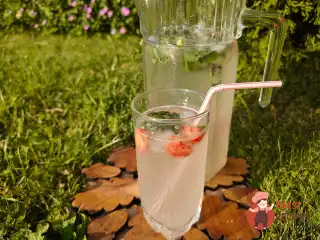 Мохіто з полуницею та ванільним сиропом