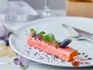 Рол з тунця з печеним бататом та соусом теріяки