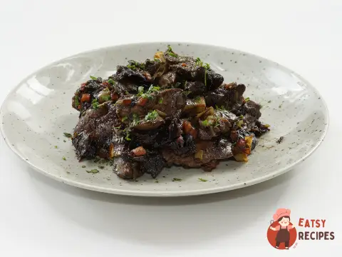 Куряча печінка з чорносливом