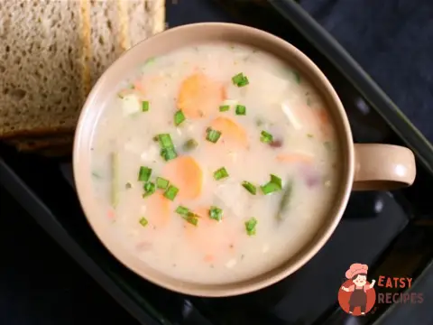 Легкий курячий суп із зеленню