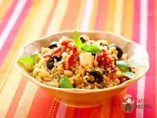 Салат із кускусу та запечених овочів з французькою заправкою з перцю