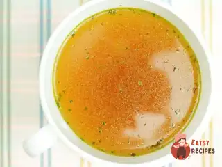 Класичний світлий курячий бульйон