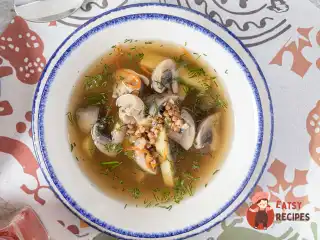 Грибний суп із гречкою