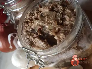 Рієт з курячої печінки з грибами та карамелізованою цибулею