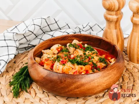 Тушкована курка з овочами