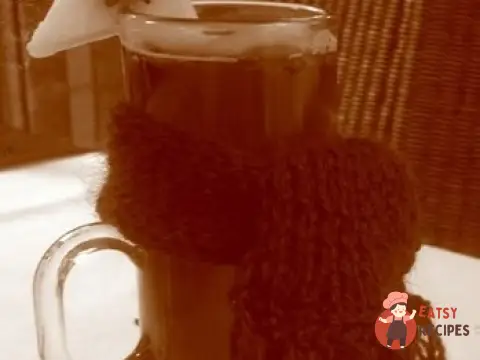 Чай з фруктами та корицею