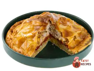 Курник з куркою, сиром та помідорами