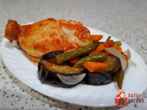 Куряче стегно з овочами в духовці