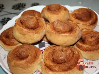 Булочки з корицею на дріжджах