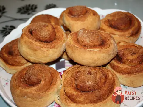 Булочки з корицею на дріжджах