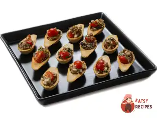 Тарталетки з баклажанами, бринзою та горіхами