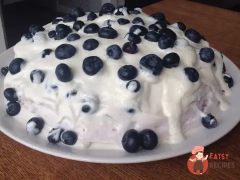 Млинець з сиром і чорницею
