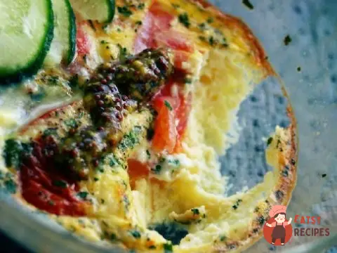 Омлет із сиром у чашці