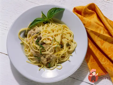 Паста з тунцем та каперсами