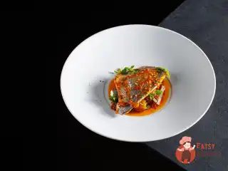 Філе доради під неаполітанським соусом