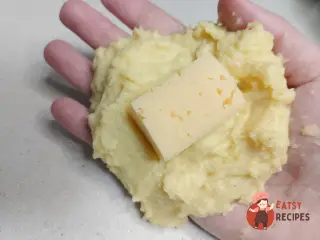 Крок 6: Картопляні зрази з сиром